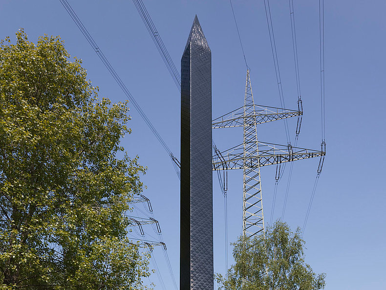 HA-CO Carbon Obelisk - Kunst aus Carbon